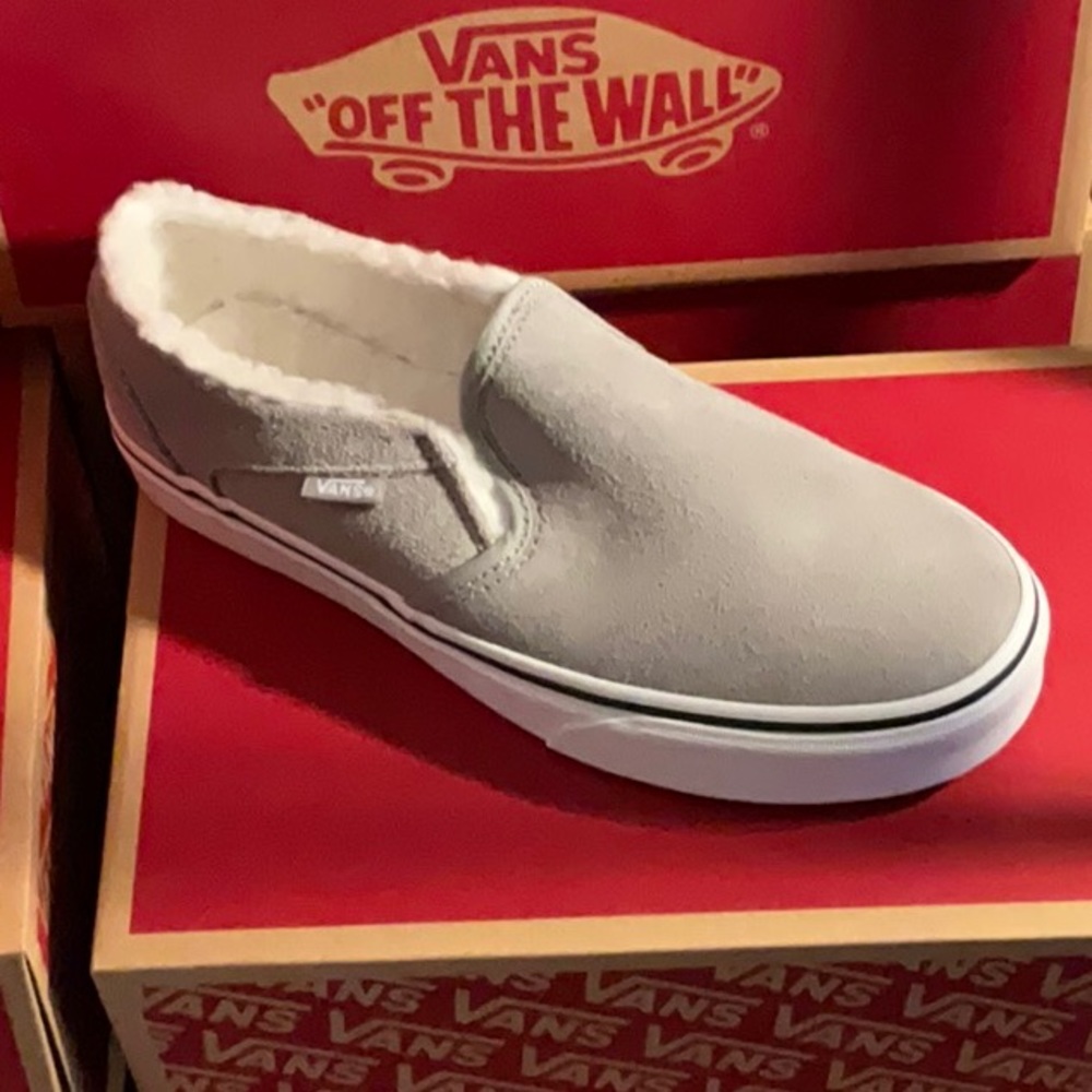 New women’s Asher vans grey with fleece interior size 8.5